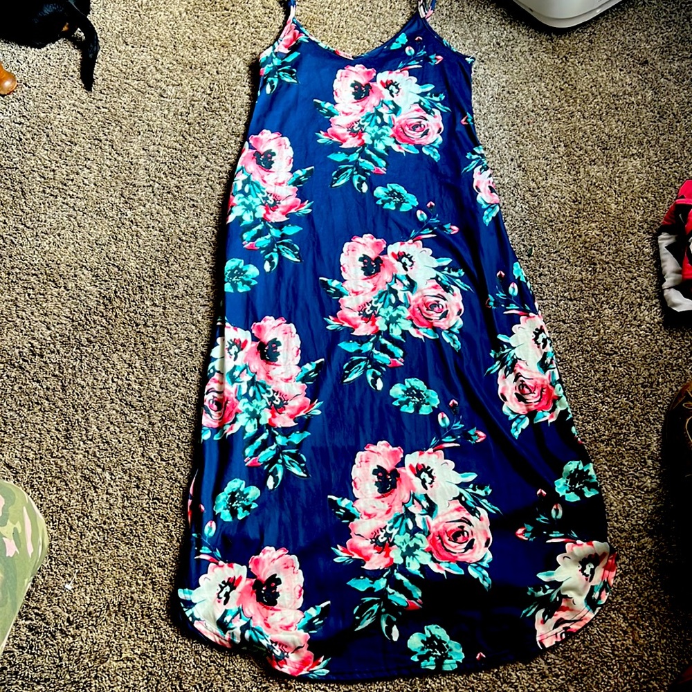 Dress only been worn twice and is in between a medium and a large